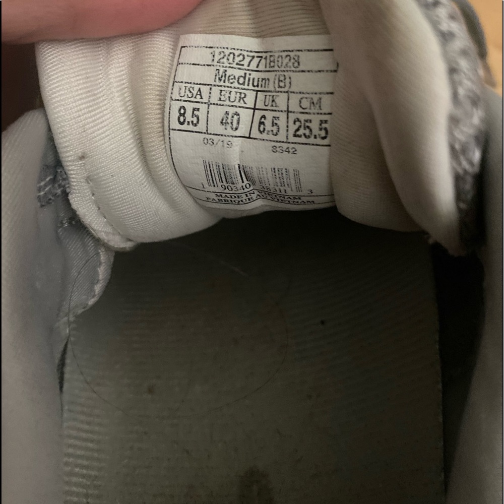 Womens Brooks shoes
